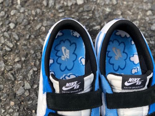 スニーカーの与野