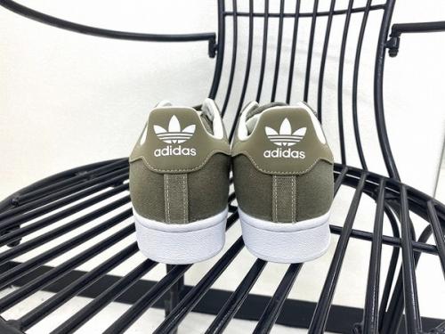 アディダスのSUPERSTAR
