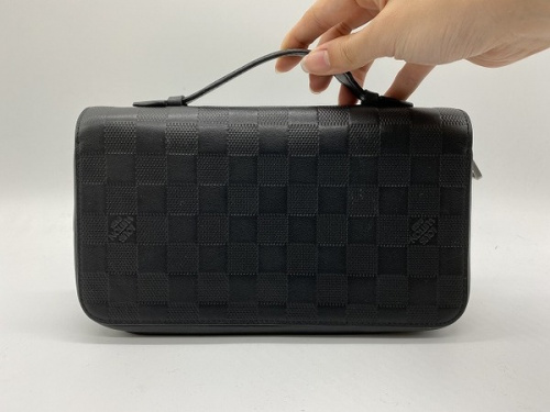 ラグジュアリーブランドのLOUIS VUITTON 　