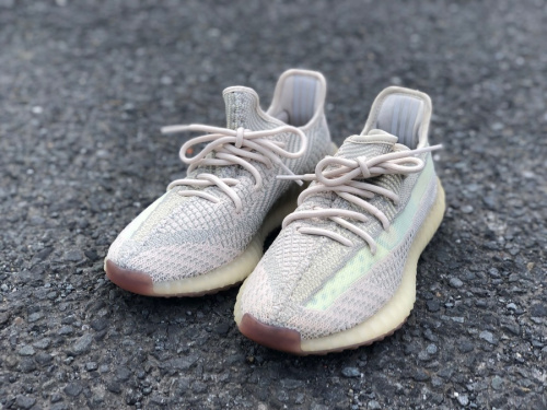 ストリートブランドのadidas