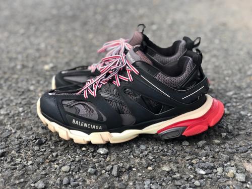 BALENCIAGAのバレンシアガ