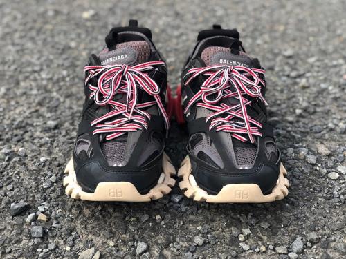 バレンシアガのトラックトレーナー