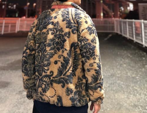 フリースブルゾンの与野