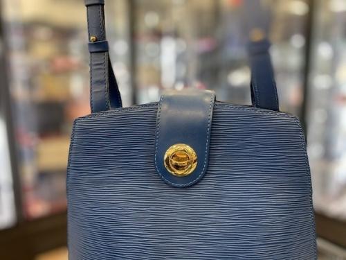 LOUIS VUITTON 　のルイ ヴィトン　