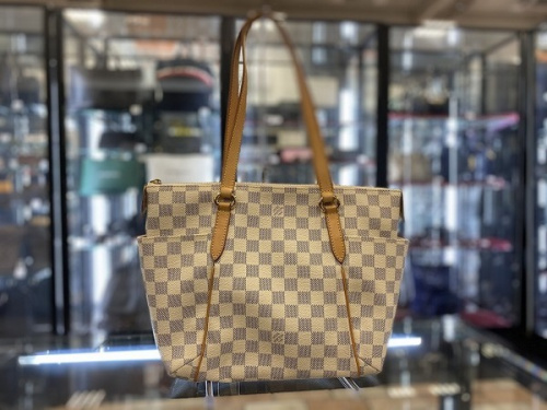 ラグジュアリーブランドのLOUIS VUITTON 　