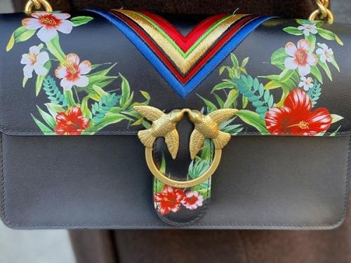 ピンコのチェーンバッグ