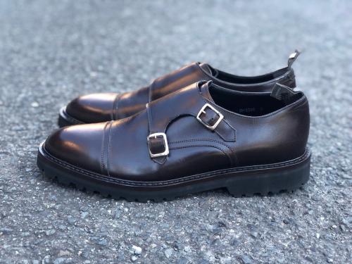 ダブルエイチのモンクストラップシューズ