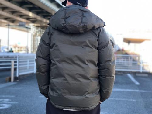 ダウンジャケットの与野