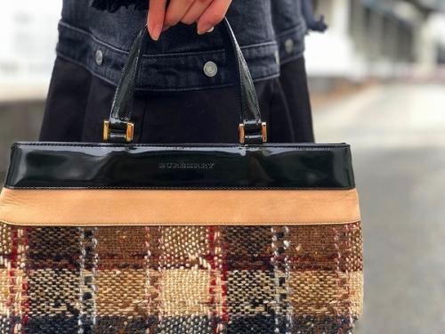 バーバリーのハンドバッグ