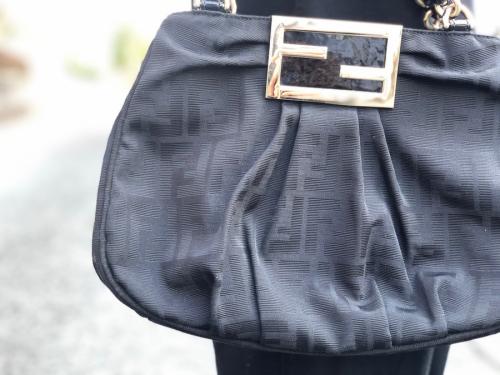 フェンディのズッカ柄ハンドバッグ