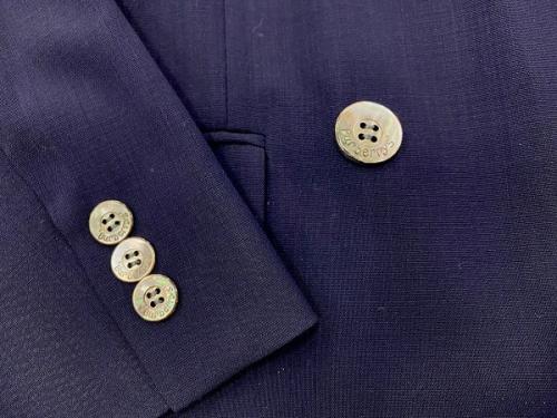 テーラードジャケットの与野