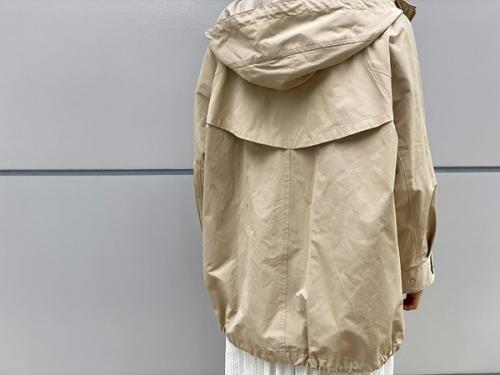 フレームワークのマウンテンパーカー