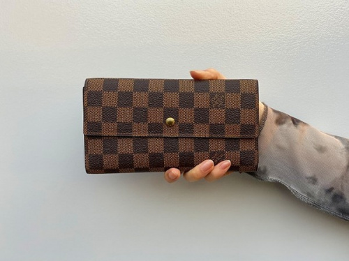 ラグジュアリーブランドのLOUIS VUITTON 　