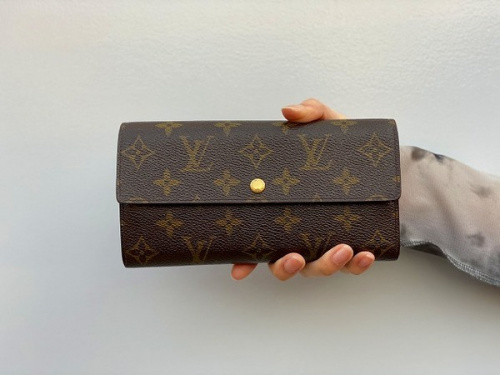 ラグジュアリーブランドのLOUIS VUITTON 　