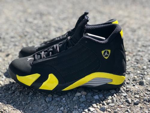 ハイカットスニーカーの与野