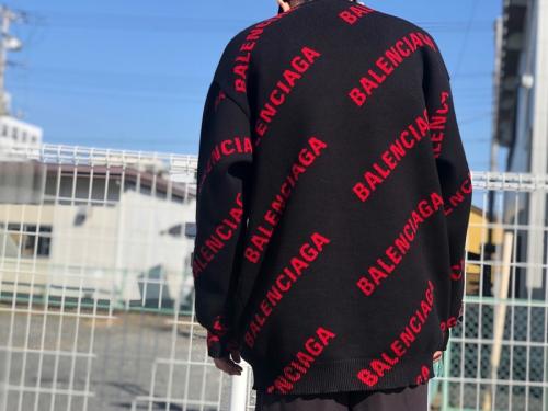 バレンシアガのニット