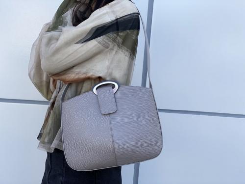 ルイ ヴィトン　のショルダーバッグ