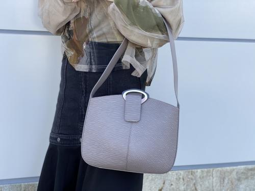 ショルダーバッグの与野