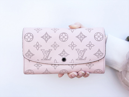 ラグジュアリーブランドのLOUIS VUITTON 　