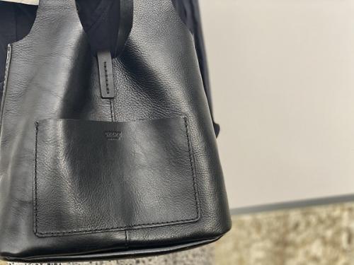 ヘルツのハンドバッグ