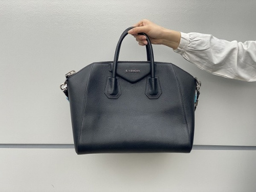 インポートブランドのGIVENCHY