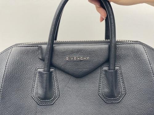 GIVENCHYのジバンシィ