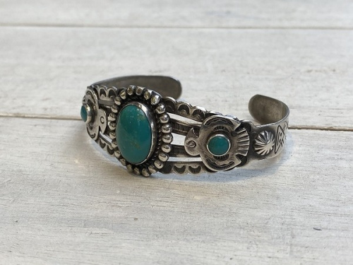 レアアイテムのNAVAJO INDIAN JEWELRY