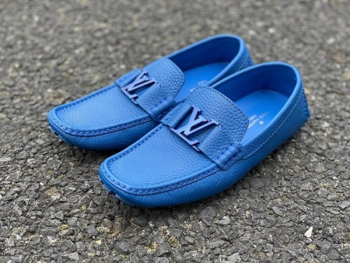 ラグジュアリーブランドのLOUIS VUITTON 　