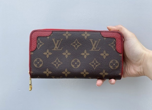 ラグジュアリーブランドのLOUIS VUITTON 　