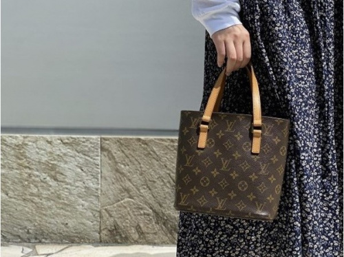 ラグジュアリーブランドのLOUIS VUITTON 　