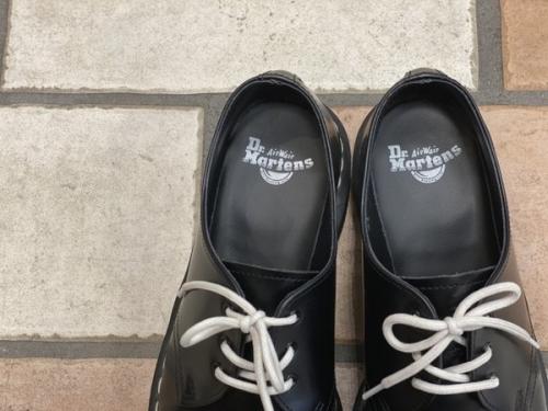 ドクターマーチンの3ホールシューズ