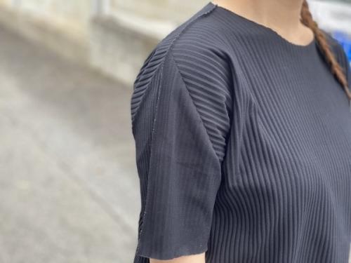 プリーツカットソーの与野