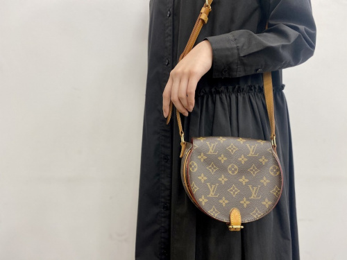 ラグジュアリーブランドのLOUIS VUITTON 　