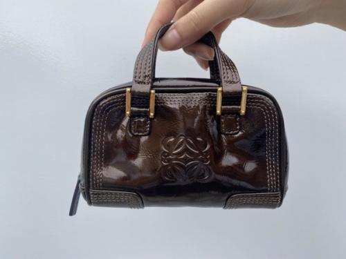 ロエベのショルダーバッグ