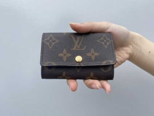 ラグジュアリーブランドのLOUIS VUITTON 　