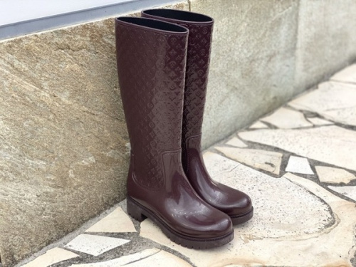 ラグジュアリーブランドのLOUIS VUITTON 　