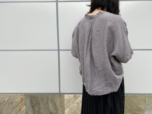 ネストローブのリネンブラウス