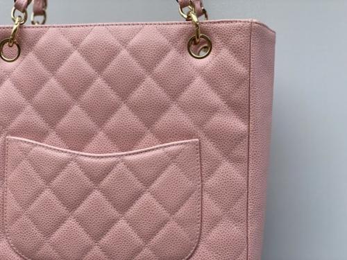 シャネルのココマークチェーンショルダーバッグ