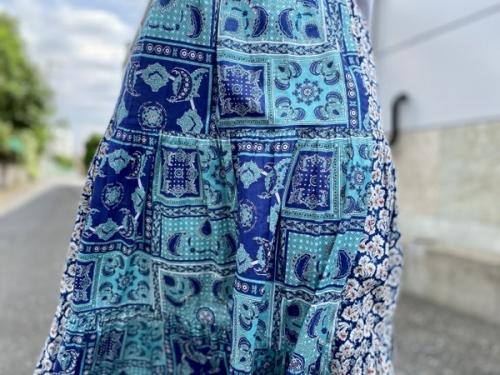 ロングスカートの与野