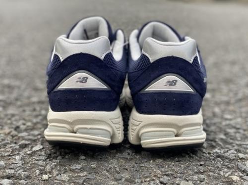 ニューバランスのML2002R