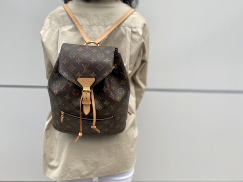 ラグジュアリーブランドのLOUIS VUITTON 　