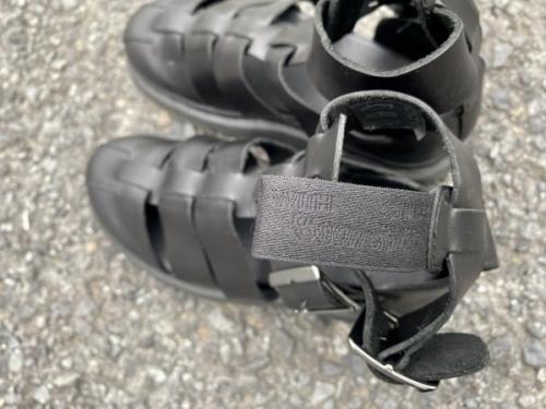 ト゛クターマーチンのレザーサンダル