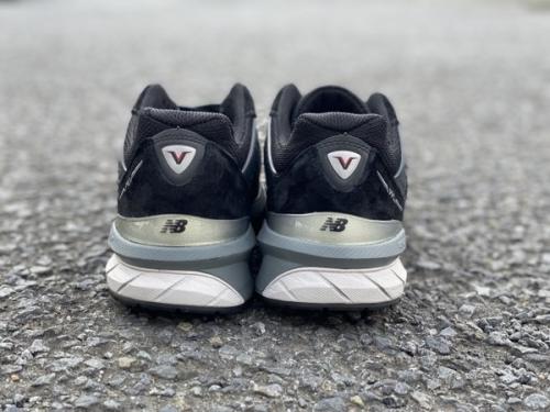 ニューバランスのM990BK5