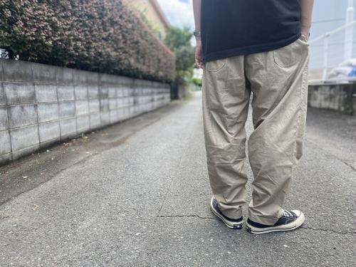 エンジニアードガーメンツのタックチノパン