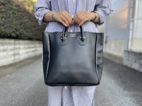 レザートートバッグの与野