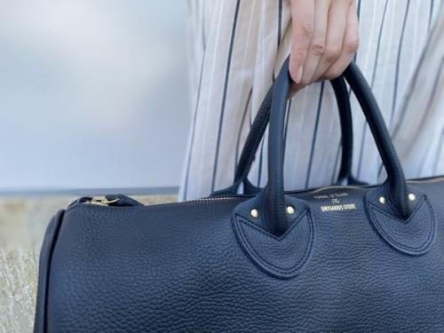 ヤングアンドオルセンのボストンバッグ