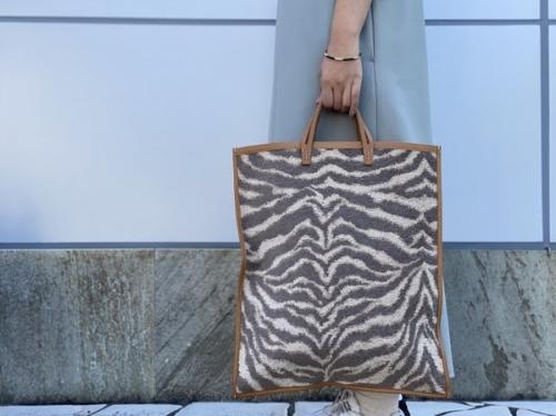 アヴァケーションのトートバッグ