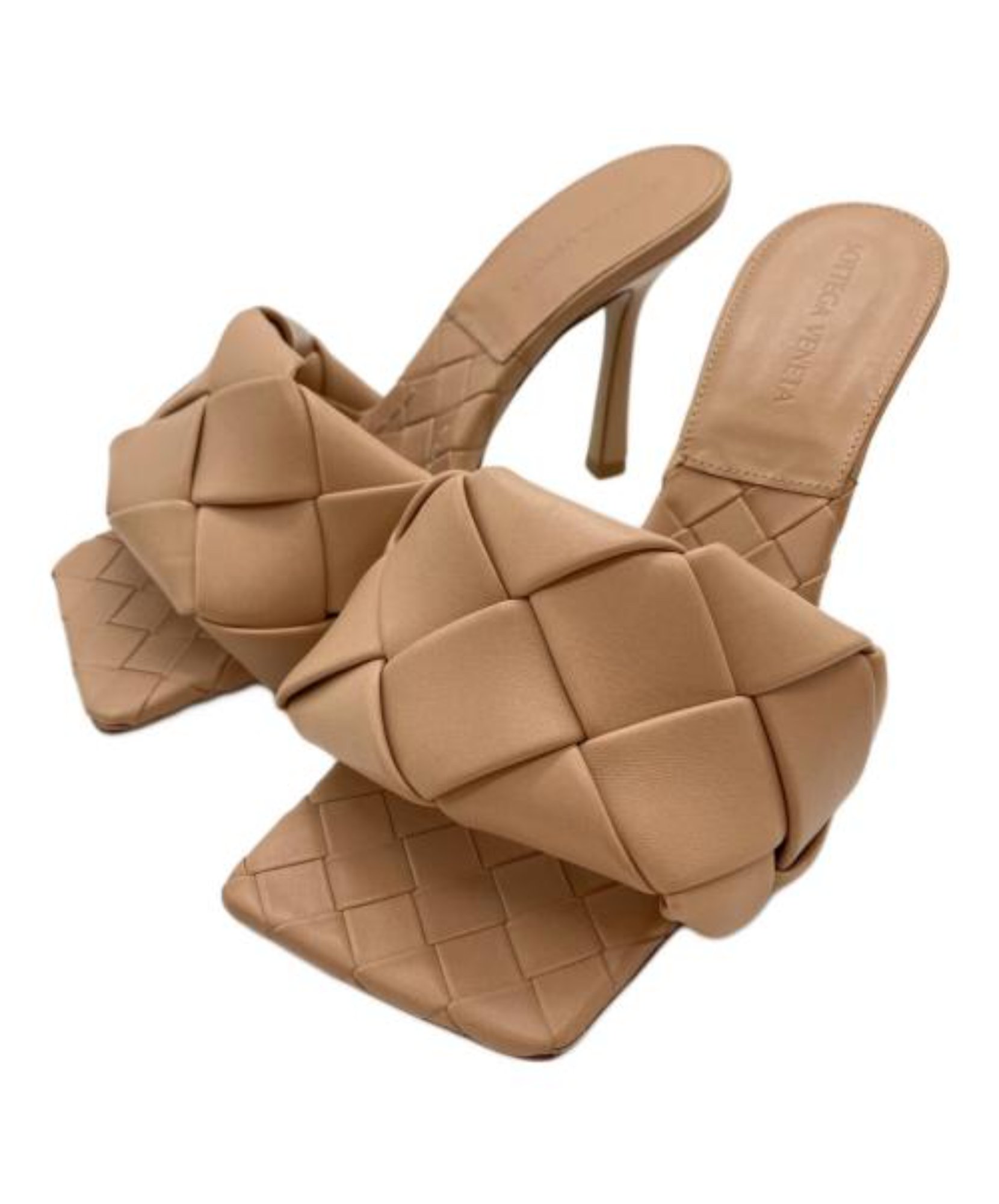 BOTTEGA VENETA / ボッテガベネタ】洗練されたベージュが足元を彩る