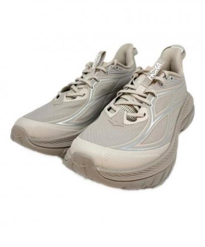 「スニーカーのHOKAONEONE 」