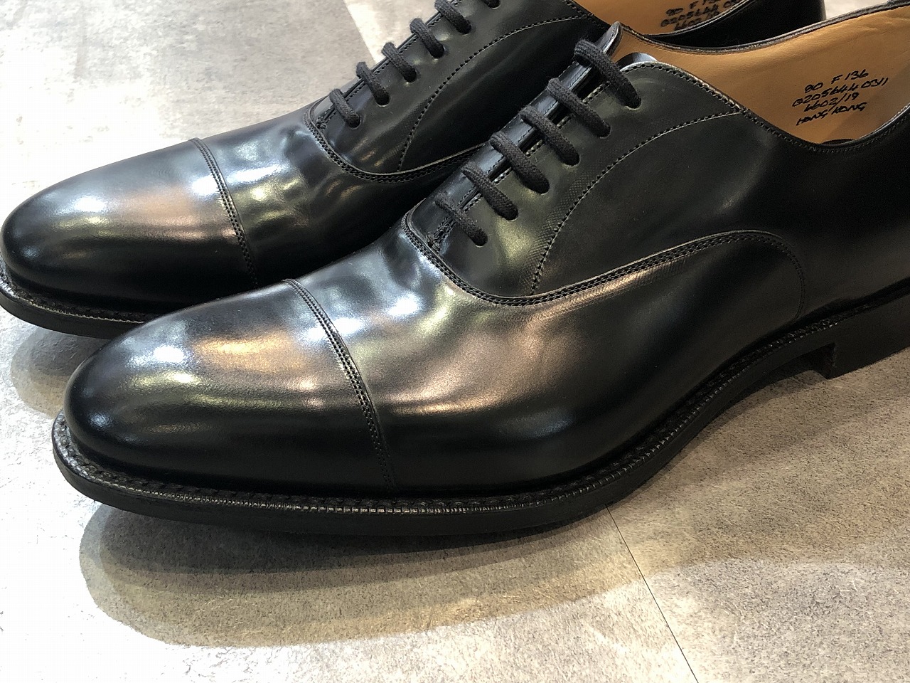 【訳あり】Church's チャーチ　HONG KONG  ストレートチップ BLACK （LAST 136） 【Fitting G】 ≪UK直輸入・正規品≫ UK8.0(26.5ｃｍ)